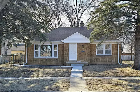5317 W Lincoln Crk, Milwaukee, WI 53218
