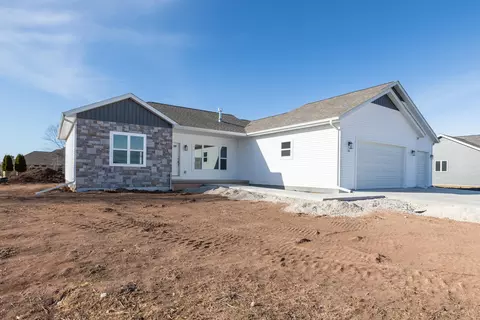 792 S Country, Fond Du Lac, WI 54935