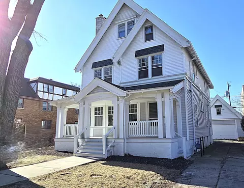 3225 N Hackett, Milwaukee, WI 53211