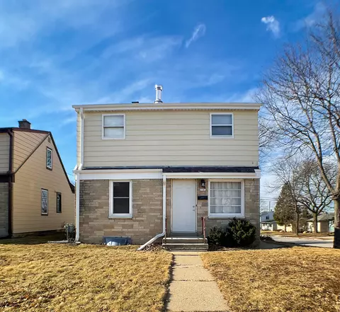 2101 S 98th, West Allis, WI 53227