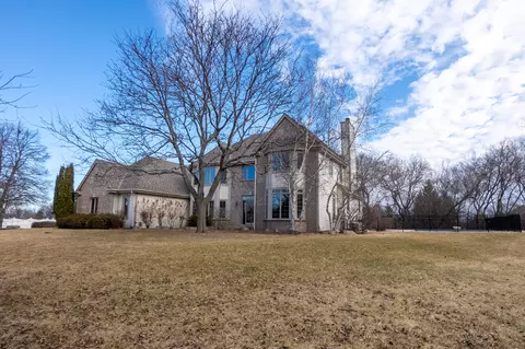 w290n3820 Fox Fld, Delafield, WI 53072