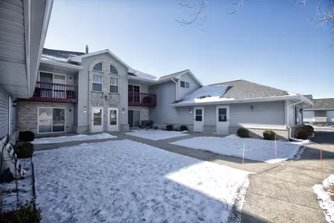 6175 S Creekside #1, Cudahy, WI 53110