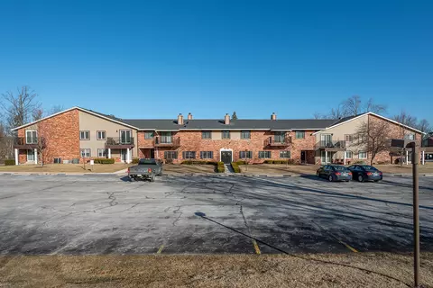 n84w16033 Menomonee #102, Menomonee Falls, WI 53051