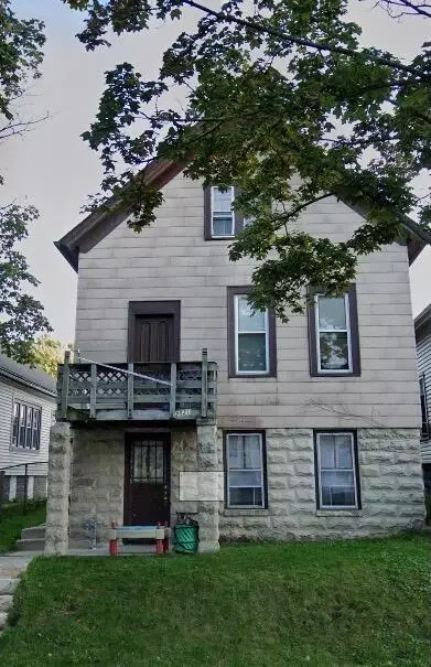 2521 W Becher, Milwaukee, WI 53215
