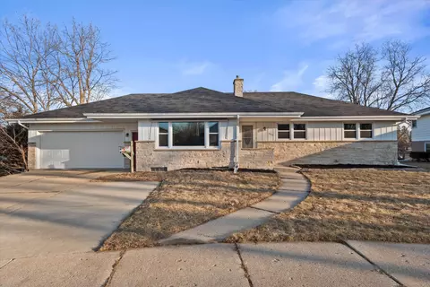 433 Sonya, Waukesha, WI 53188