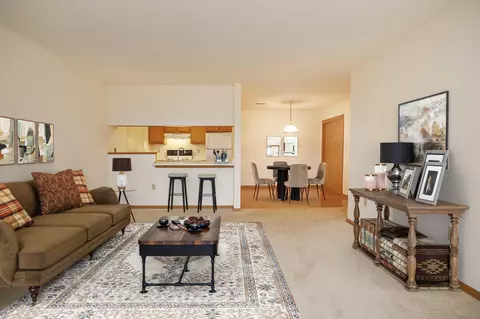 6994 S Rolling Mdws, Oak Creek, WI 53154