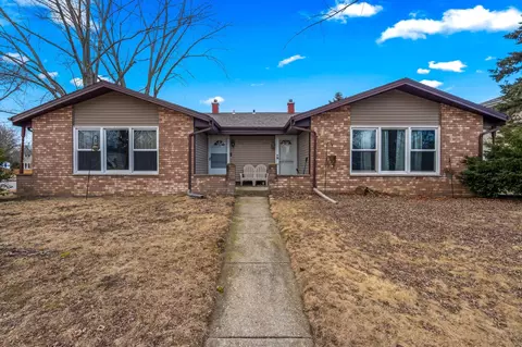 1744 Oakdale, Waukesha, WI 53189