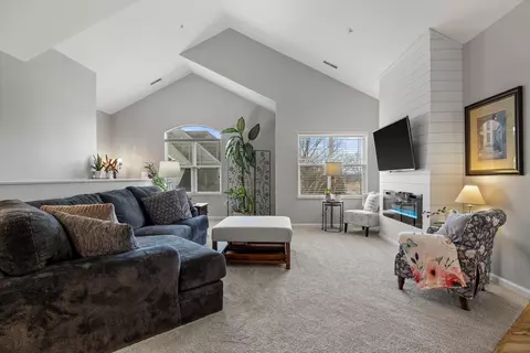 9173 W Cold Spg, Greenfield, WI 53228