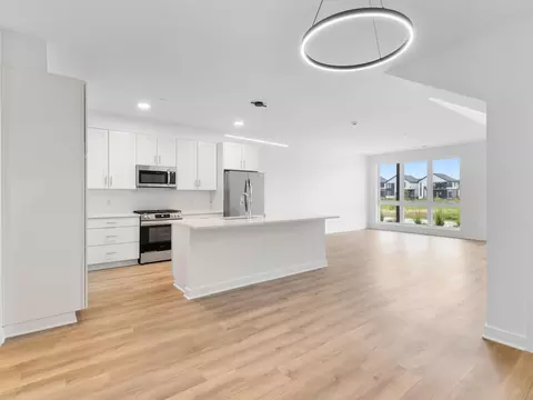 4163 E Hemlock #107, Oak Creek, WI 53154