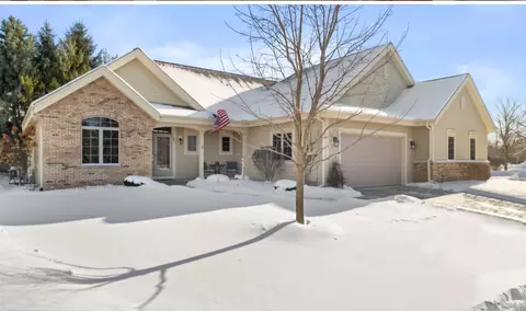 1423 Hidden Waters, West Bend, WI 53095