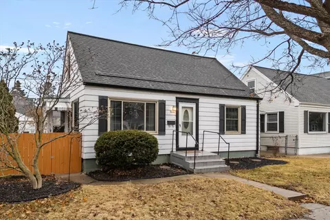 3141 S Brisbane, Milwaukee, WI 53207