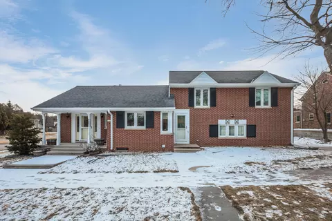 1025 Lincoln, Manitowoc, WI 54220