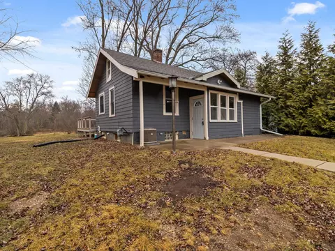 10221 N N Riv, Mequon, WI 53092