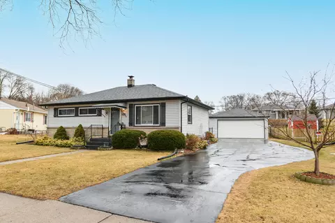 1533 N Bel Ayr, Waukesha, WI 53188