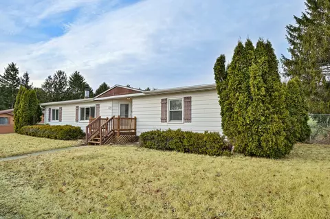829 S Eastown Mnr, Elkhorn, WI 53121