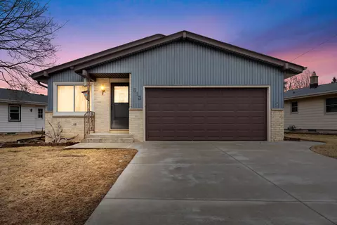 513 Riverview, West Bend, WI 53095
