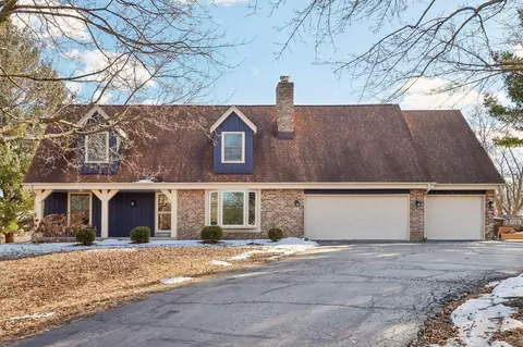w327s8060 S Oak Tree, Mukwonago, WI 53149