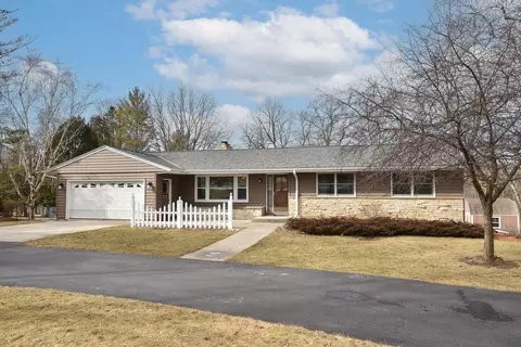 1847 Covered Brg, Cedarburg, WI 53012