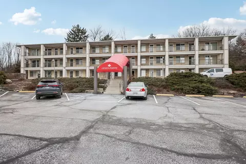 227 Dewey #104, Fontana, WI 53125