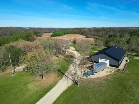 E10480 Mccarty Rd, Kickapoo, WI 54652