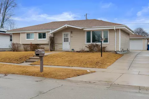 2414 W Lindenwood, Oak Creek, WI 53154