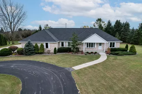 8041 W Mequon, Mequon, WI 53097