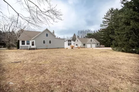 5139 Hunt Clb, Wind Point, WI 53402