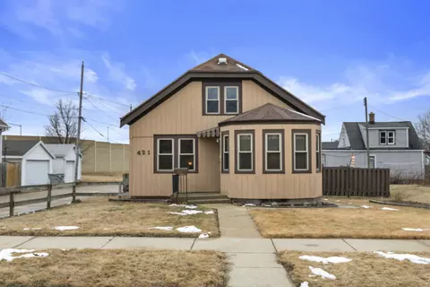 421 W Waterford, Milwaukee, WI 53207