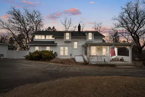 8475 N Port Washington, Fox Point, WI 53217
