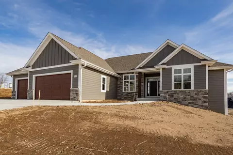 w253n5552 Crescent Hl, Sussex, WI 53089