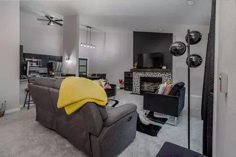 w240n2566 E Parkway Mdw #6, Pewaukee, WI 53072