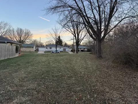 8272 W Daphne, Milwaukee, WI 53223