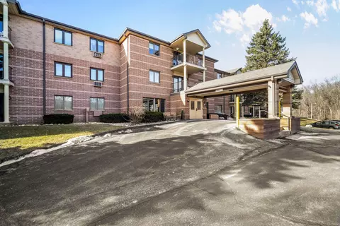 530 N Silverbrook #232, West Bend, WI 53090