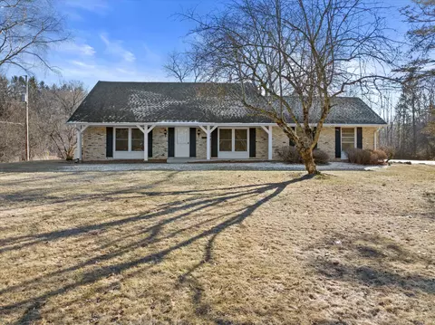 7025 Cedar Crk, Cedarburg, WI 53012