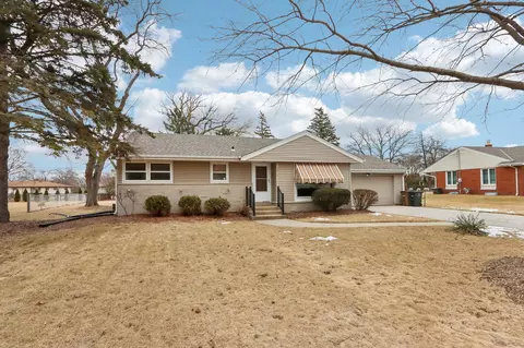 9012 N Iroquois, Bayside, WI 53217