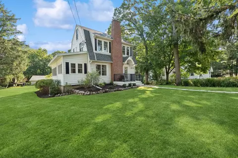 815 Sauganash, Fontana, WI 53125
