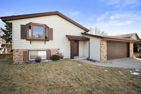 527 Sheridan, West Bend, WI 53095