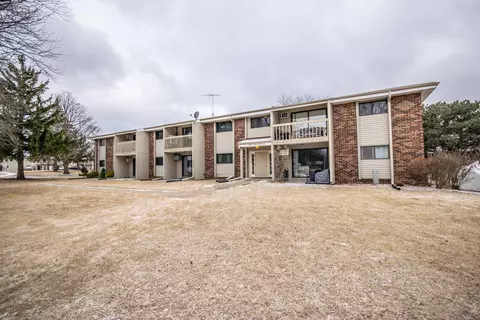 625 Westridge #8, West Bend, WI 53095