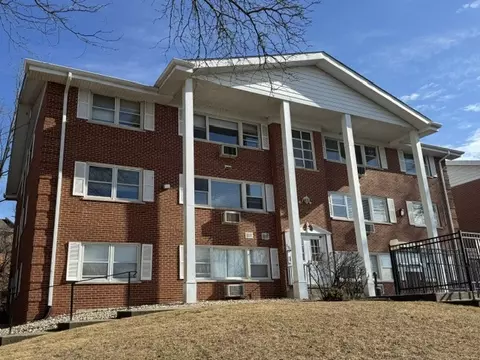 225 Country Clb #2B, Lake Geneva, WI 53147