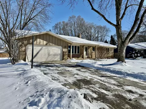 517 Sweetbriar, Watertown, WI 53098