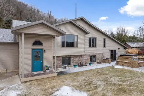 W764b Valley, Fountain City, WI 54629
