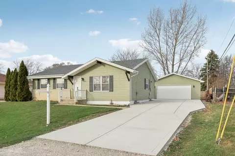2204 Tara, Racine, WI 53402