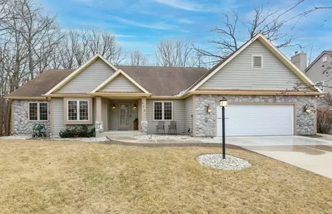 4781 W Woodland, Franklin, WI 53132