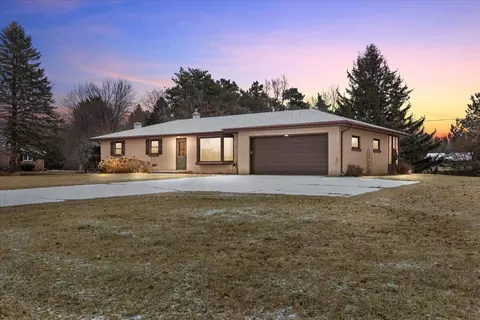 2095 Paradise, Trenton, WI 53095