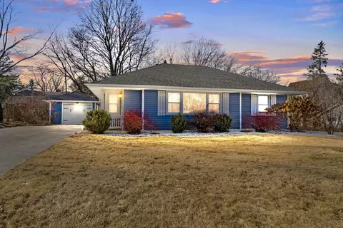 455 Lynnwood, Brookfield, WI 53005