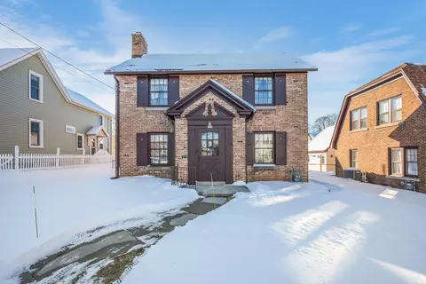 906 N 12th, Manitowoc, WI 54220