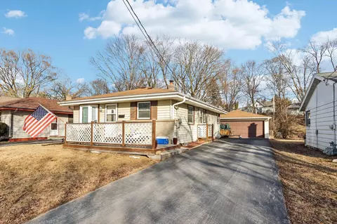 419 N Hine, Waukesha, WI 53188