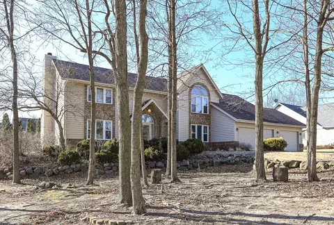 12093 W Morgan Oak, Greenfield, WI 53228