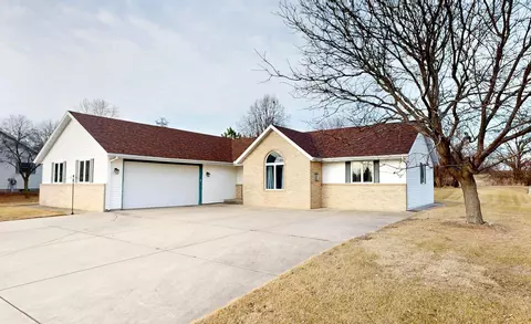 1204 Navaho, Fort Atkinson, WI 53538