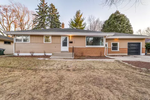 737 W Riverview, Glendale, WI 53209
